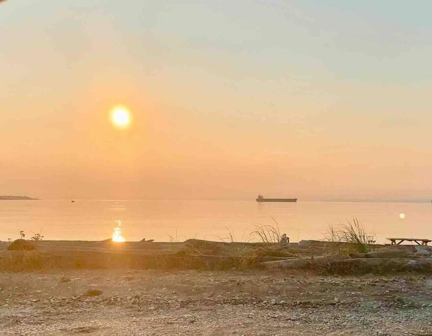 Sunrise Escape - Close To The Beach! Victoria Eksteriør billede